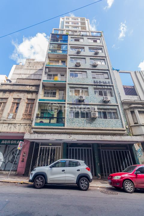 Image 11 - 885013