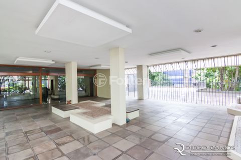 Image 10 - 883854