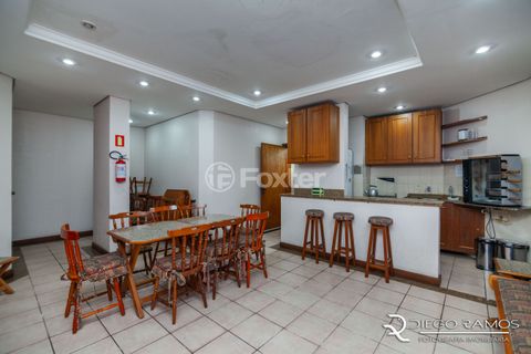 Image 17 - 881586