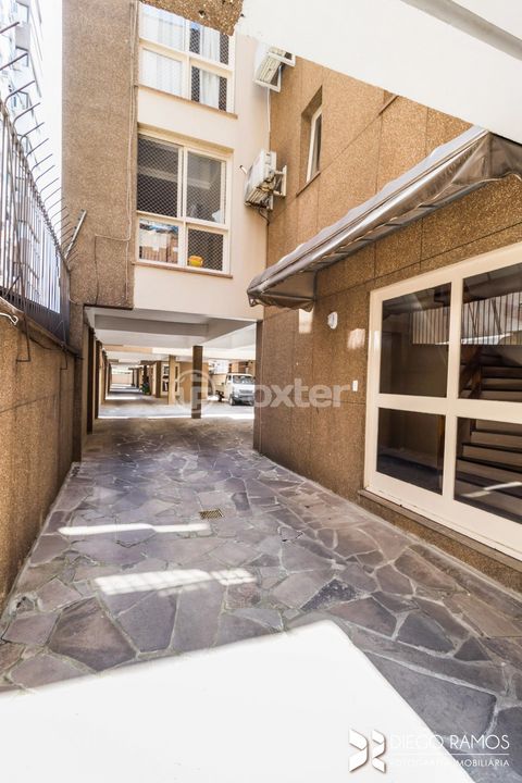 Image 8 - 931579