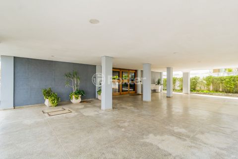 Image 10 - 877236