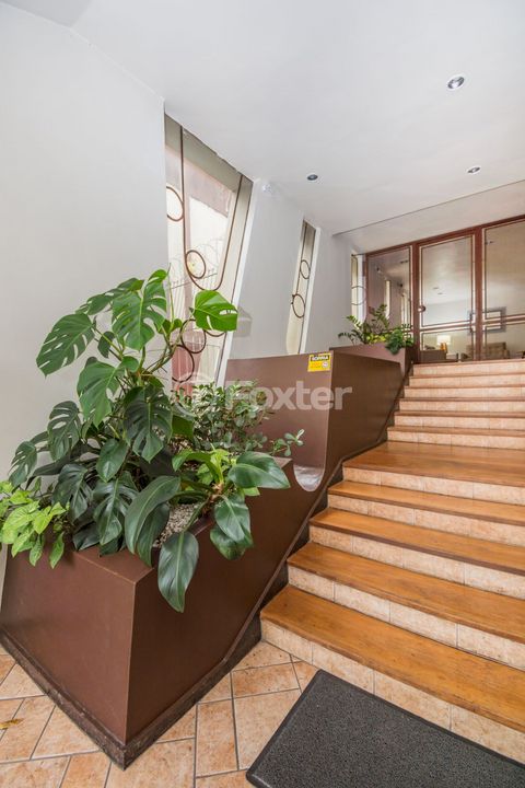 Image 8 - 916607