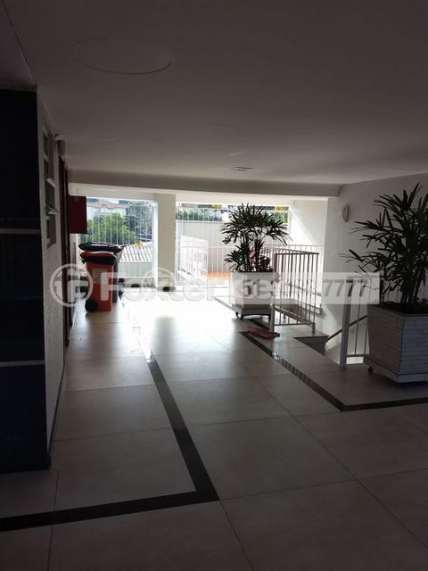 Image 8 - 870935