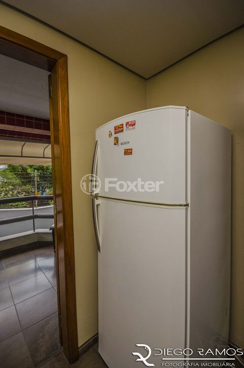 Image 16 - 882548