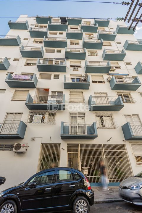 Image 10 - 918576