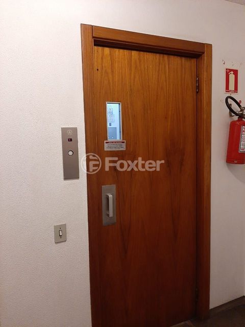 Image 7 - 887598