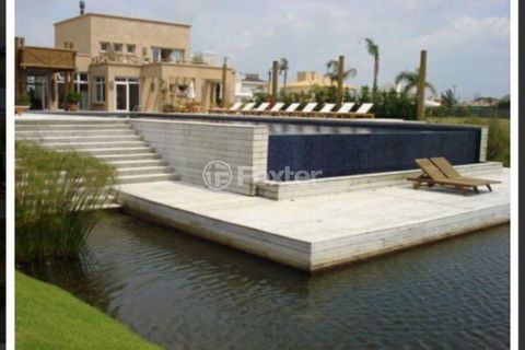 Image 19 - 865317