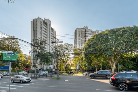 Image 16 - 886621