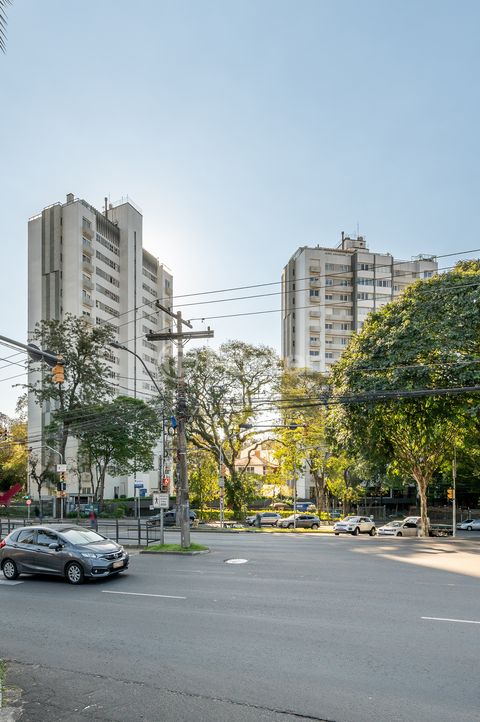 Image 17 - 886621