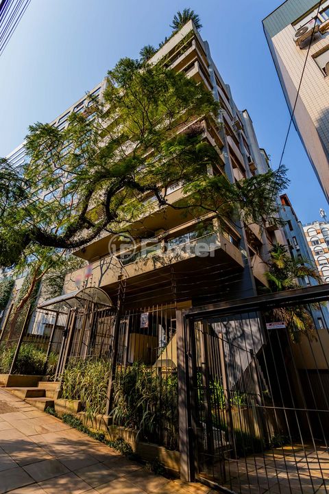 Image 17 - 884255