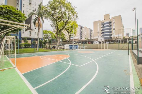 Image 19 - 915615