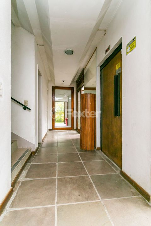 Image 17 - 929511