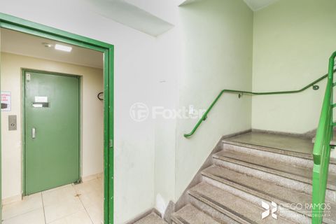 Image 17 - 883623