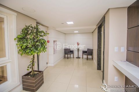 Image 17 - 877338