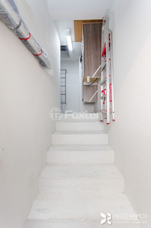 Image 16 - 918335