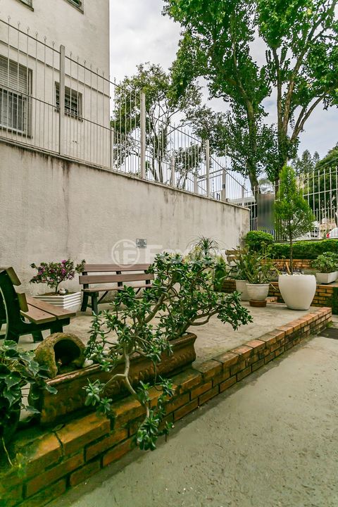 Image 11 - 884829