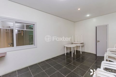 Image 7 - 915573