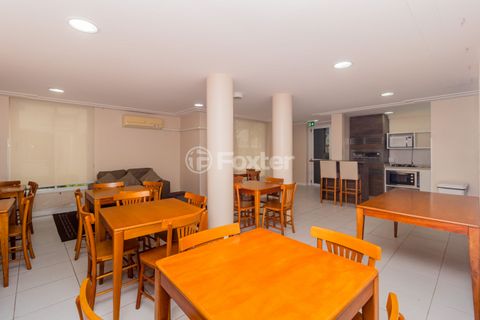 Image 17 - 876692