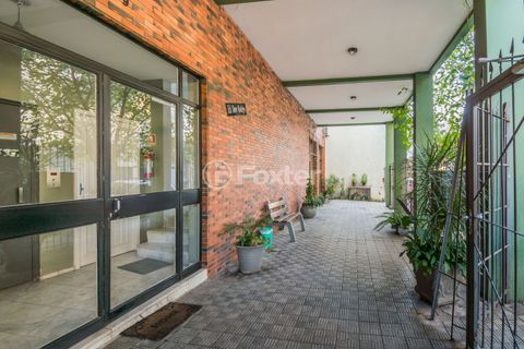 Image 17 - 884671