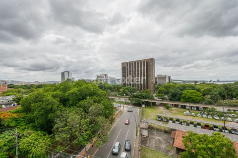 Image 10 - 897975