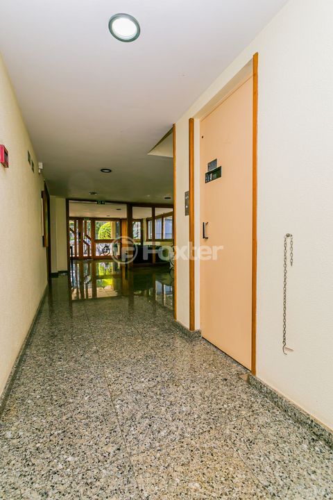 Image 16 - 876842
