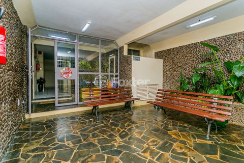 Image 11 - 886412