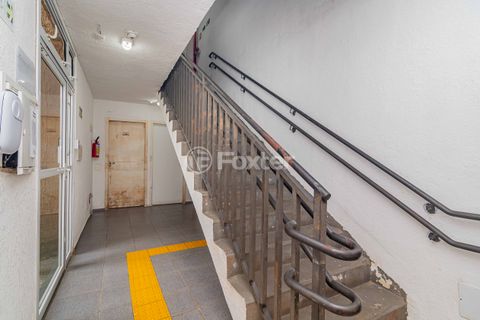 Image 19 - 886507
