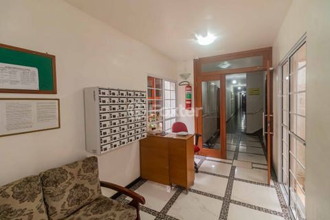 Image 17 - 888635