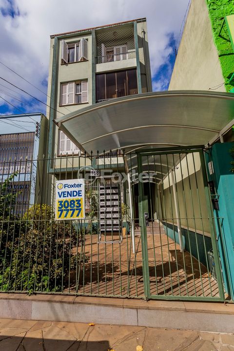 Image 8 - 895705