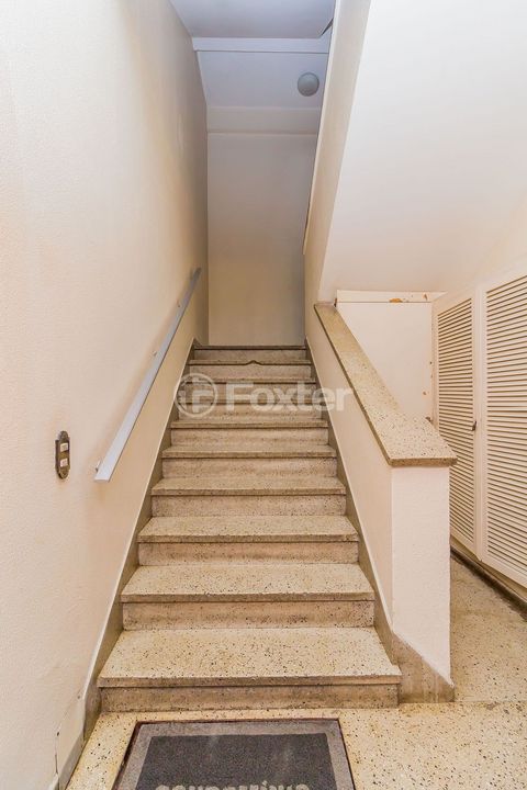 Image 17 - 884815