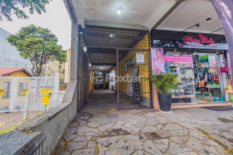 Image 7 - 892440
