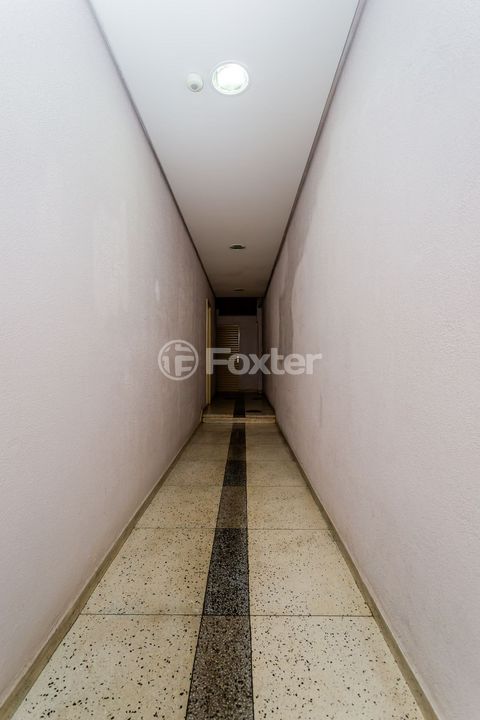 Image 17 - 810499