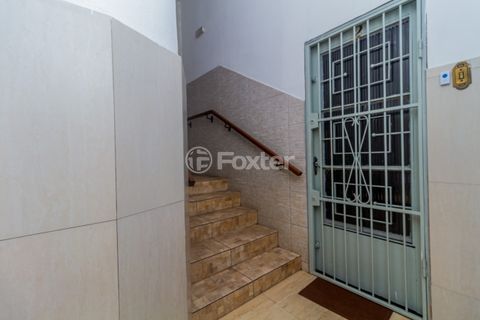 Image 17 - 886850