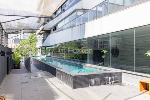 Image 15 - 810956