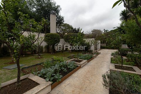Image 18 - 916067