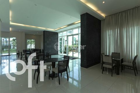 Image 19 - 932732