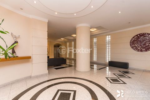Image 17 - 912996