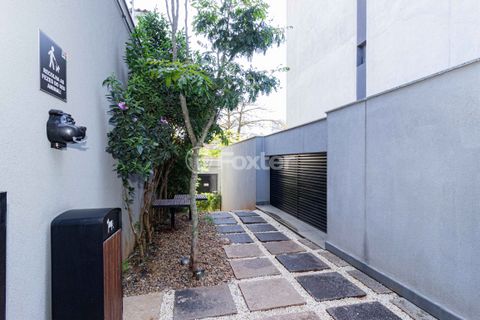Image 17 - 885891