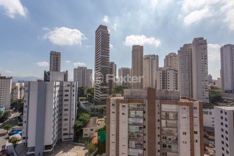 Image 17 - 882233