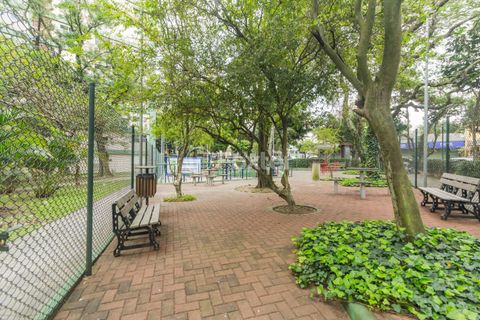Image 18 - 937516