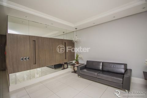 Image 10 - 889259
