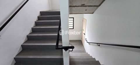 Image 18 - 858635