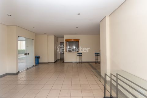 Image 17 - 915086
