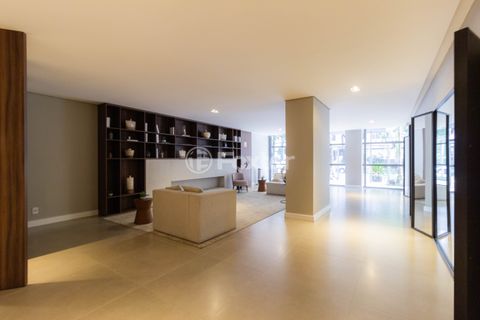 Image 7 - 877944