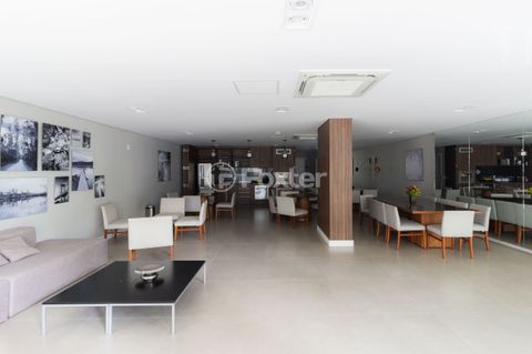 Image 9 - 877944
