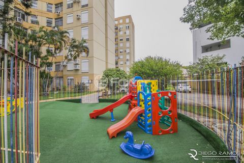 Image 12 - 876657