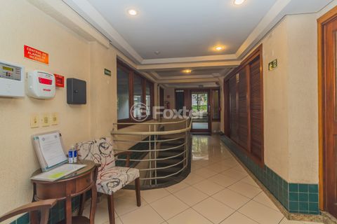 Image 19 - 855810