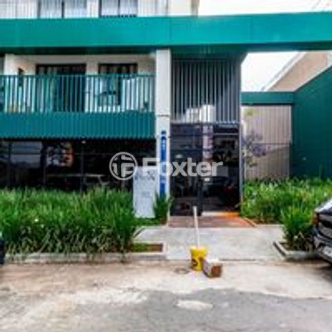 Image 10 - 885856