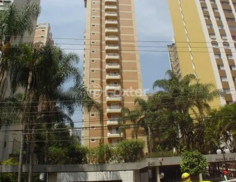 Image 4 - 882666