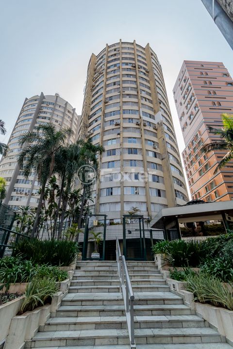Image 7 - 891310